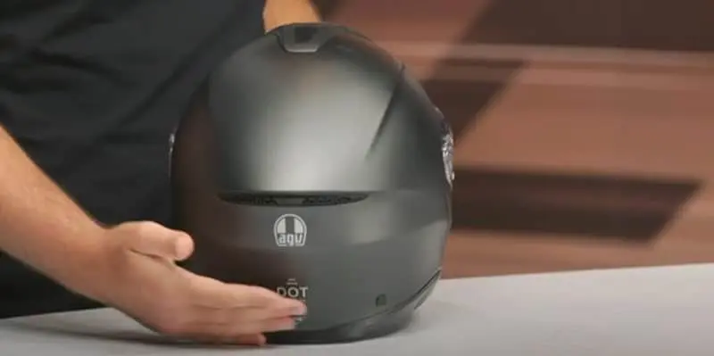 This model features five intake vents and two exhaust ports. I tested this helmet in temperatures ranging from 45°F to 95°F across various riding conditions.