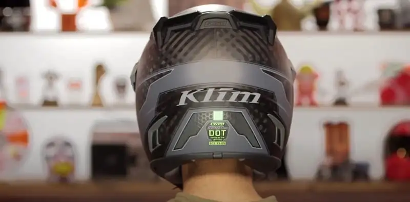 The Klim Krios Pro meets both ECE 22.06 and DOT safety certifications. It achieves these standards while maintaining its lightweight carbon fiber construction .