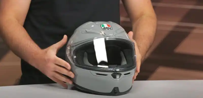 I've tested the ventilation through scorching summer rides and chilly winter commutes, and its ventilation capabilities stand out among premium lids in its class.