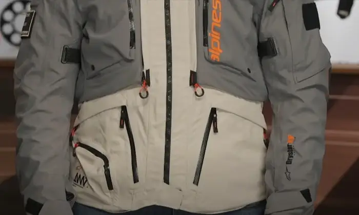 The removable outer DrystarXF layer lets you convert from a fully watertight motorcycle jacket to a ventilated mesh option in minutes.
