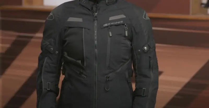 The Bogota Pro Drystar comes in sizes SM to 4XL (up to 6XL according to some sources). As a 6'2" rider weighing 210 lbs with a 42" chest, I found the size XL fits perfectly with all liners installed.