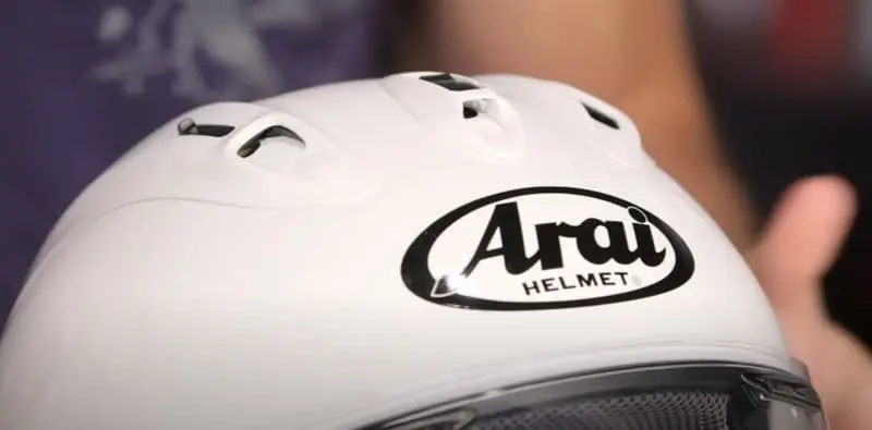 The Arai Corsair-X features six front and seven rear exhausts, providing excellent airflow. The adjustable intake allows you to customize the airflow based on riding conditions by adjusting the opening. The IC5 vent on top and brow enhances airflow while internal channels pull warm air away from your face.