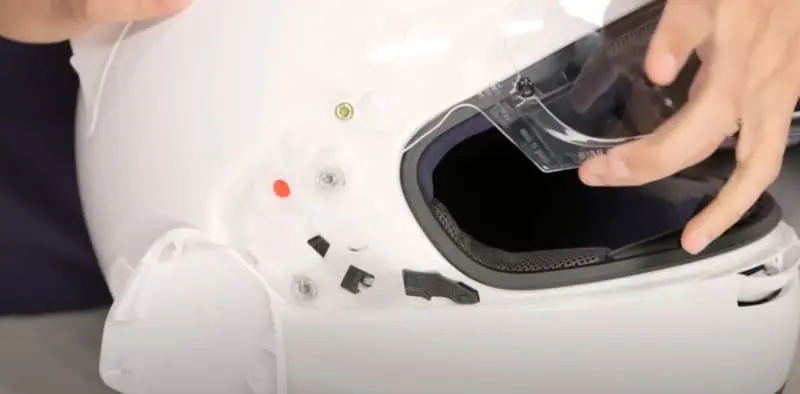 The Arai Corsair-X features the Variable Axis System (VAS) for its visor. This Arai new VAS tech lowers the pivot point, which Arai claims improves safety. I've tested this lid on both track and street, and I've got to say the difference is noticeable.