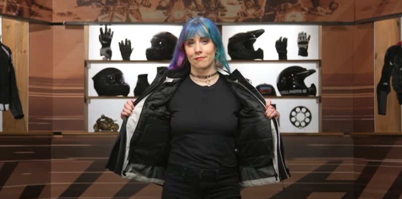 The Interior of the jacket uses a polyester mesh lining that keeps it comfortable against my skin, with silky liner patches in the armor pockets for the shoulders, elbows, knees, and hips.I like the detachable thermal lining for chilly mornings and the waterproof lining for rain, but the snap attachments can come undone when I put on or take off the motorcycle jacket. When I wear a base layer, the silky lining feels nice and doesn’t bunch up.
