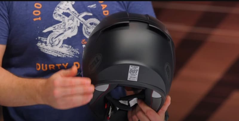 The Bell Lithium meets both DOT and ECE 22.06 safety certifications, providing dual-continent approval for motorcyclists. The ECE 22.06 standard represents a stricter test compared to the previous ECE 22.05 and US DOT requirements.