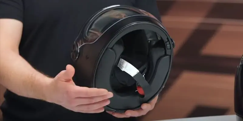 The interior materials feature antimicrobial properties that help resist odor and bacterial growth during extended wear.I've found this helpful during summer riding when sweat becomes a concern. The liner comes fully removable and easily detaches for hand washing.