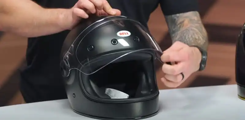 The visor can be cracked just open for more airflow, though it tends to close down from this cracked position at anything above slow urban speeds.