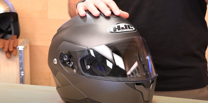 HJC C91 helmet uses a polycarbonate composite shell that balances cost and protection. This material choice makes the helmet accessible while still meeting safety requirements.