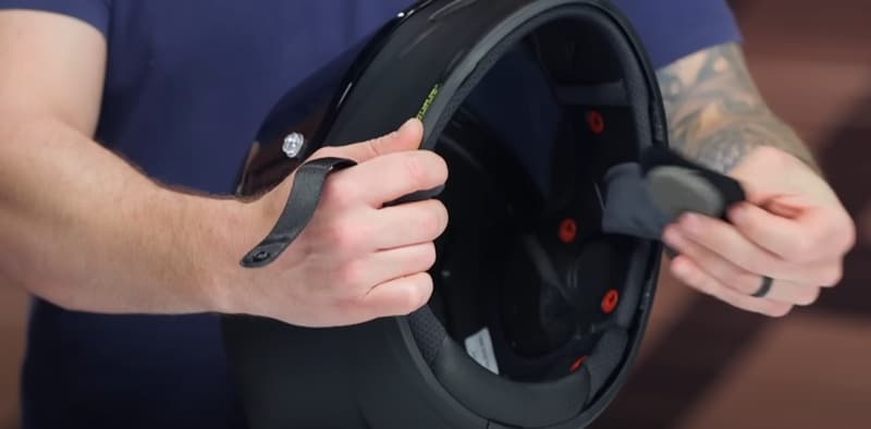 Interior and padding is one of the standout features of the HJC RPHA 12N. The removable liner and cheek pads are crafted from advanced antibacterial fabric, which pulls moisture away from your skin and dries quickly - keeping you cool and fresh even during intense track sessions or hot summer rides.
