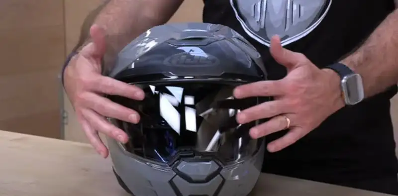 HJC i80 Velly is surprisingly quiet for a modular helmet, defying the common belief that flip-front designs create more wind noise than traditional full-face models.