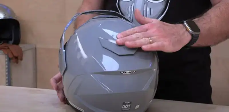 The HJC i80 Velly is P&J homologated, which means I can ride with confidence knowing it's certified for safe use in both full-face (protective) and open-face (jet) configurations.