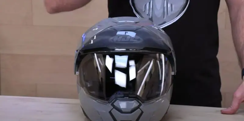 HJC i80 Velly is Bluetooth compatible with recessed speaker pockets that make integrating communication systems straightforward.