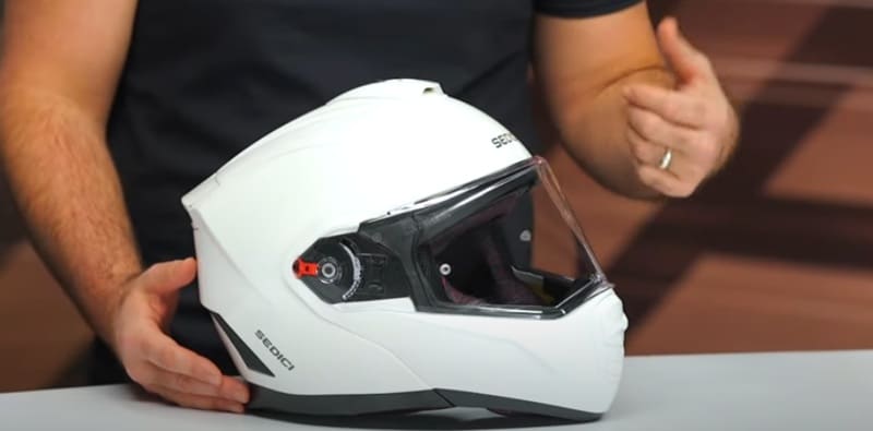 The Sistema 3 is a modular helmet that sits right in the middle for noise levels - it’s neither whisper-quiet nor distractingly loud. Under 50mph, wind noise is well controlled. Most days, I can cruise through city traffic without needing earplugs.