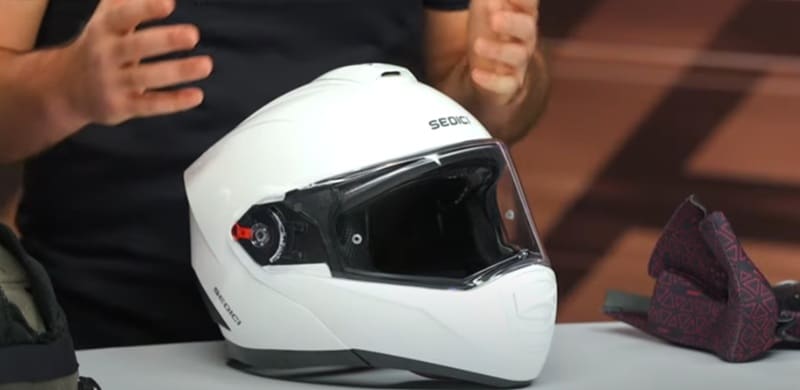 The Sistema 3 tips the scales at a claimed 3 lbs, 12 oz (about 3.7 lbs) for a medium. This puts the Sedici right at the intersection of comfort and engineering - lighter than most similarly priced modular helmets, and well below some of the older HJC models I've tried.
