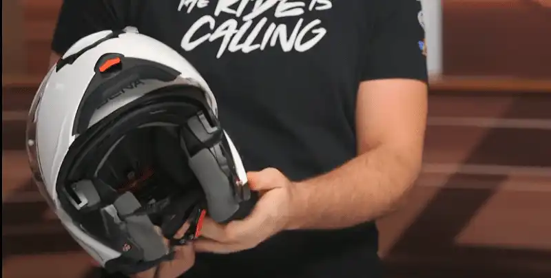 The Sena Impulse Mesh Intercom is engineered around a four-ventilation system. I count them all: a chin vent, a top vent, and two unretractable exhaust ports sitting under the aerodynamic rear spoiler.