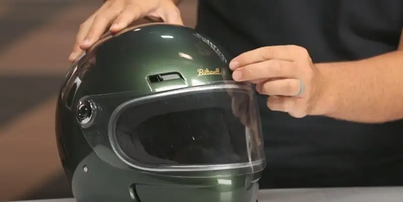 This lid features five integrated vents strategically positioned to create what I found to be genuinely impressive ventilation, though the effectiveness comes with trade-offs in noise levels and cold-weather suitability.