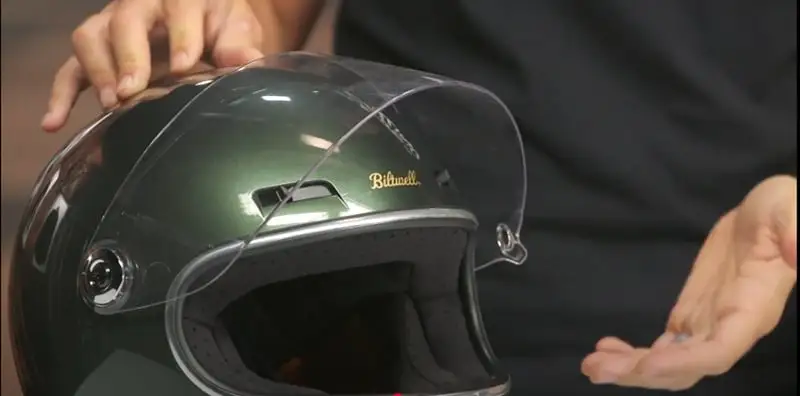 Biltwell Gringo SV is equipped with an injection-molded polycarbonate visor that claims anti-fog and anti-scratch treatments for durability and safety, though real-world performance falls short of these marketing promises.