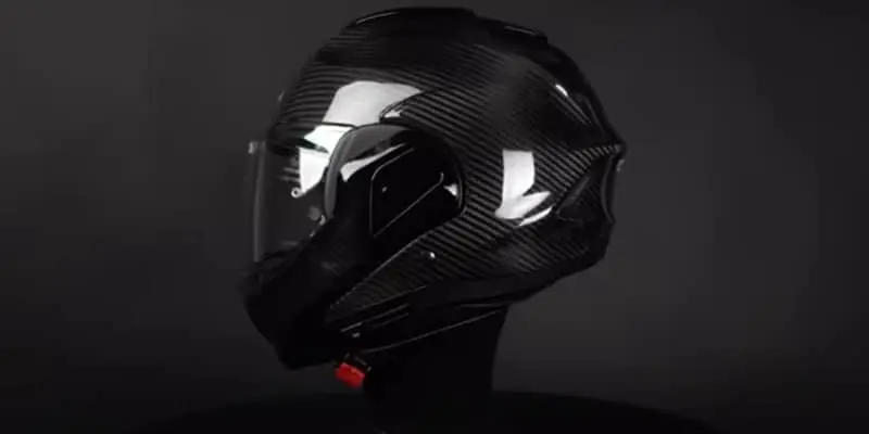 HJC F100 is a helmet that doesn’t pretend. Shell materials anchor the entire experience. The shell’s composition drives weight, crashworthiness, and your wallet’s pain.