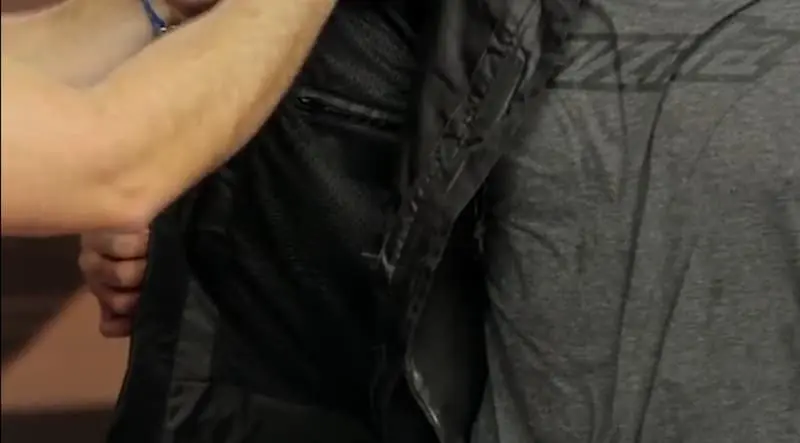 Sedici Avventura waterproof jacket interior is built around that 3D mesh because the brand expects riders to run removable liner layers for cold and rain, then strip them out for summer weather conditions. On hot days, the mesh lets the chest, sleeve, and rear vents push airflow across your back protection and shoulder armor, which lines up with how other motorcycle gear brands such as Klim treat airflow inside multi-layer adventure shells.